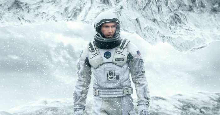 Poster du film Interstellar avec la tagline "The end of earth will not be the end of us."