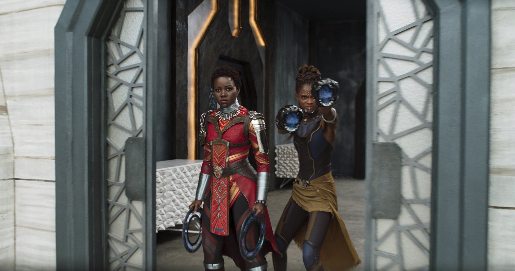 Photo Black Panther (Nakia et Shuri Prêtes au combat)