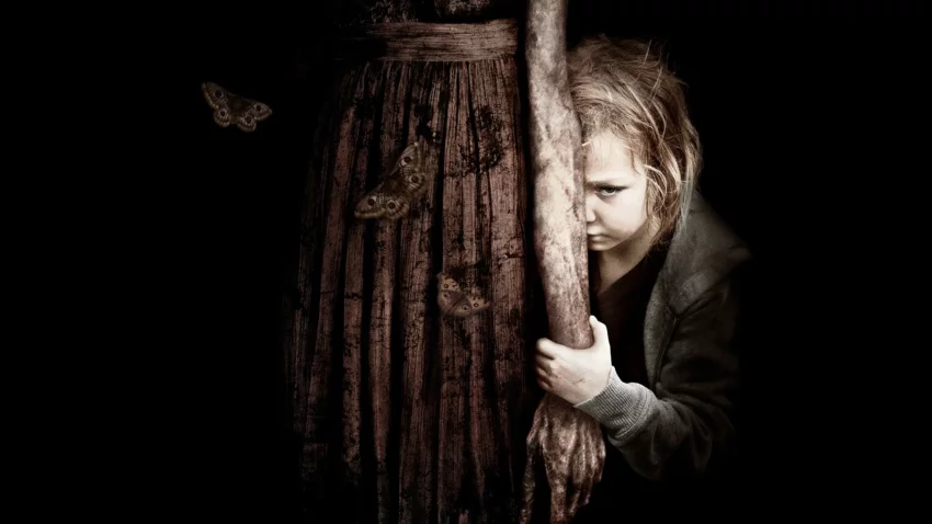 Bannière du film Mama réalisé par Andrés Muschietti avec Isabelle Nélisse (Lilly).