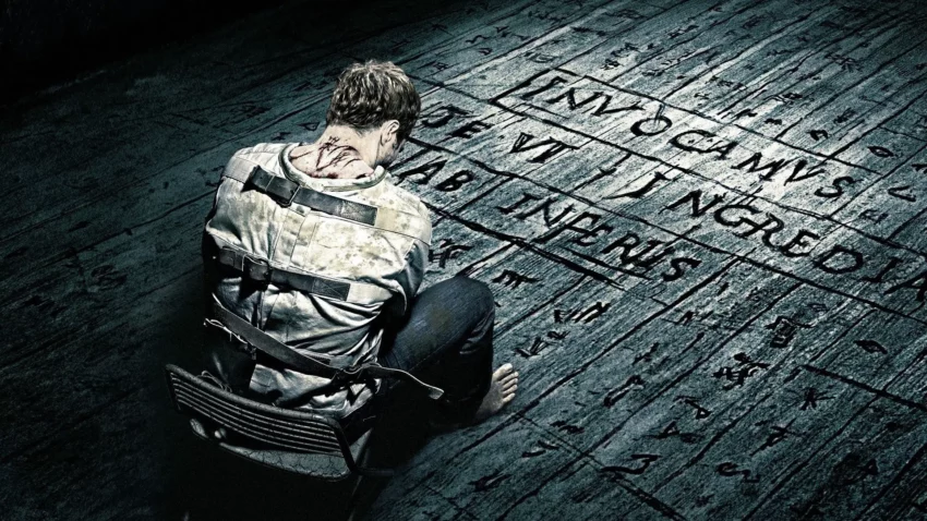 Bannière du film Délivre-nous du mal réalisé par Scott Derrickson avec Eric Bana et Edgar Ramírez.