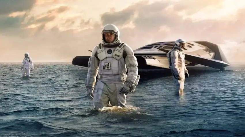 Bannière du film Interstellar réalisé par Christopher Nolan avec Matthew McConaughey, Anne Hathaway et Jessica Chastain.