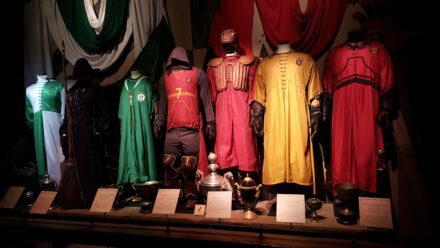 Photo d'Harry Potter : L'exposition à la Cité du cinéma avec les costumes des équipes Quidditch