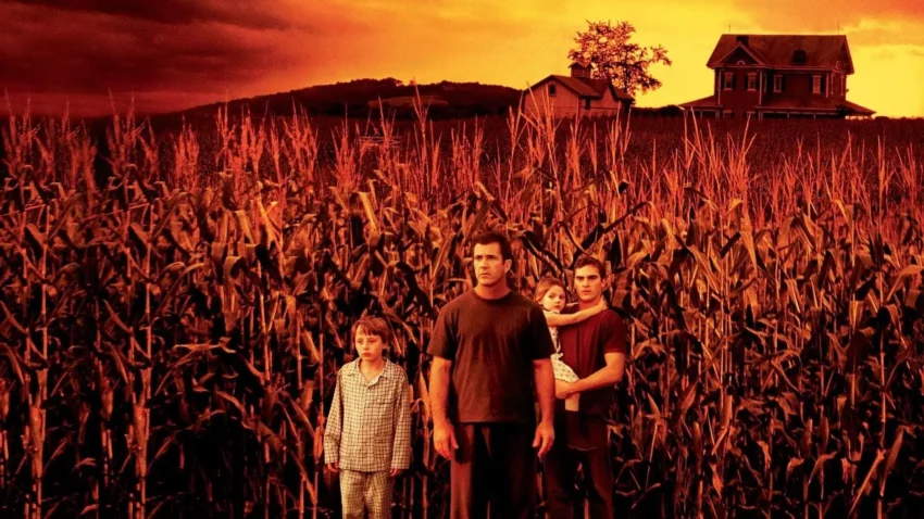 Bannière du film Signes écrit et réalisé par M. Night Shyamalan avec Mel Gibson, Joaquin Phoenix, Rory Culkin, Abigail Breslin.