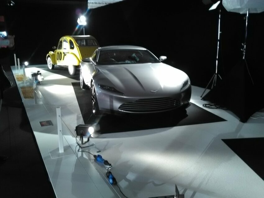 Photo d'une voiture de James Bond, l'Aston Martin DB 10 2014
