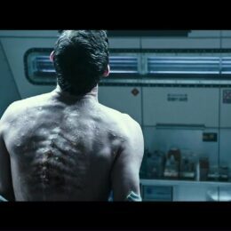 Photo d'Alien: Covenant avec un alien sortant du dos