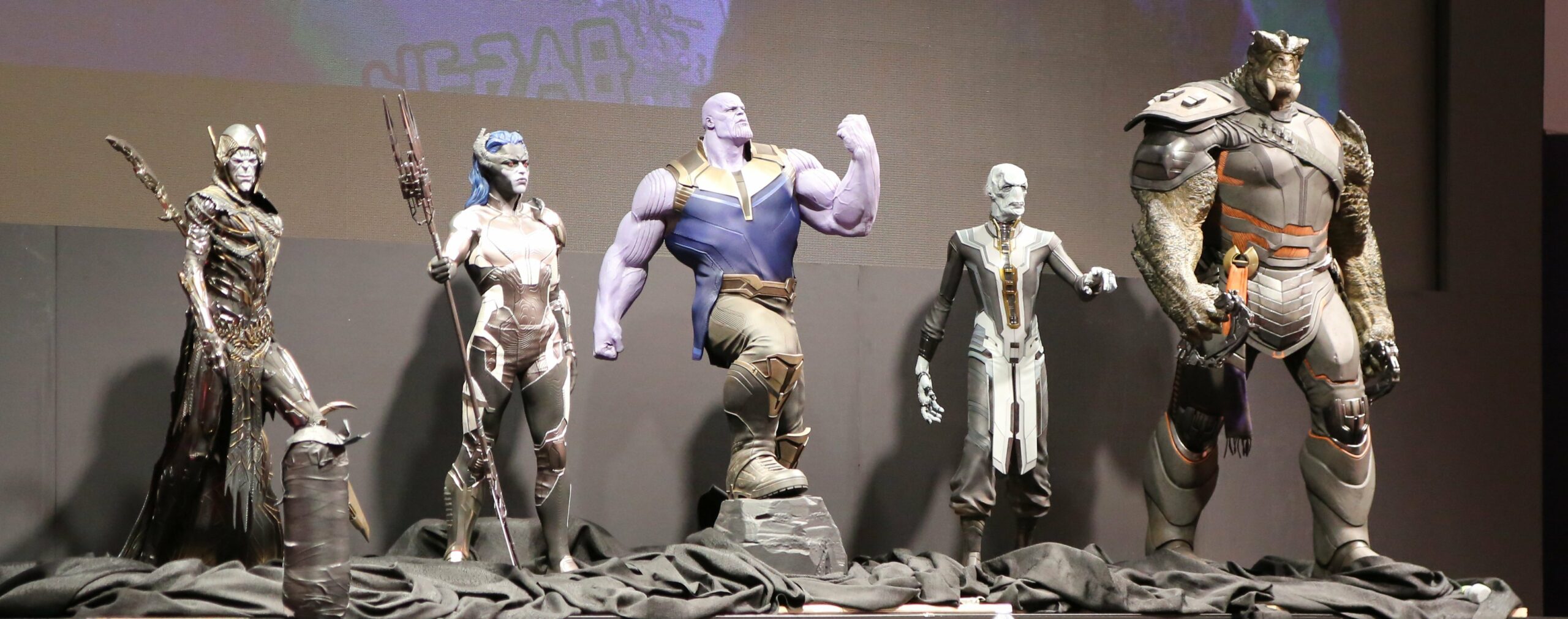 Photo du film Avengers: Infinity War au D23 2017 avec Thanos et les Children of Thanos
