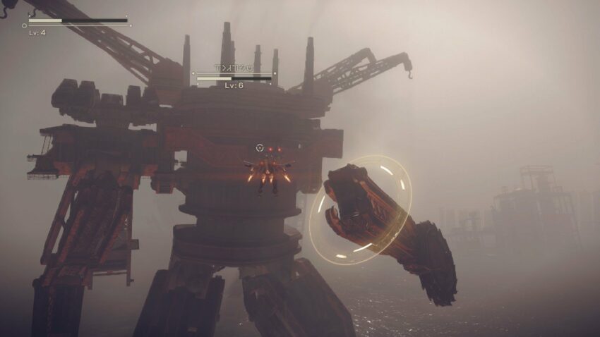 Image d'un combat à bord d'un vaisseau dans le jeu vidéo NieR:Automata
