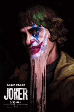 Poster pour le film Joker réalisé par Todd Phillips avec Joaquin Phoenix et de la peinture qui coule.
