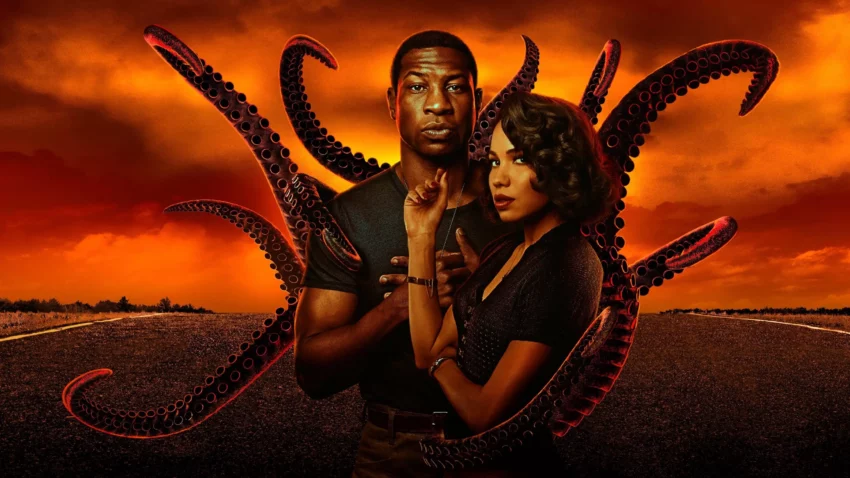 Bannière de la première saison de la série HBO, Lovecraft Country, créée par Misha Green avec Jurnee Smollett et Jonathan Majors