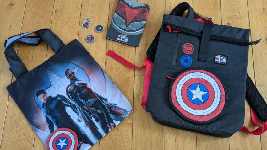 Bannière avec les goodies de la série Marvel Studios, Falcon et le Soldat de l’Hiver