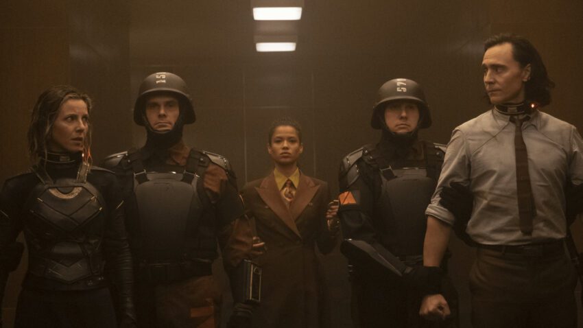 Photo du quatrième épisode de la série Marvel Studios pour Disney+ Loki écrit par Michael Waldron et réalisé par Kate Herron avec Sophia Di Martino, Gugu Mbatha-Raw et Tom Hiddleston
