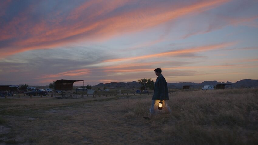 Bannière du film Nomadland écrit et réalisé par Chloé Zhao avec Frances McDormand