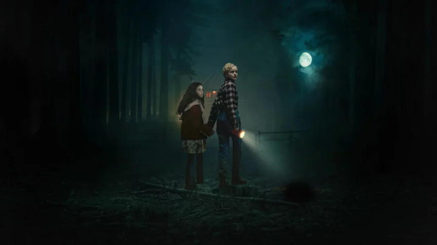 Bannière du film Wolf Man avec Julia Garner et Matilda Firth.